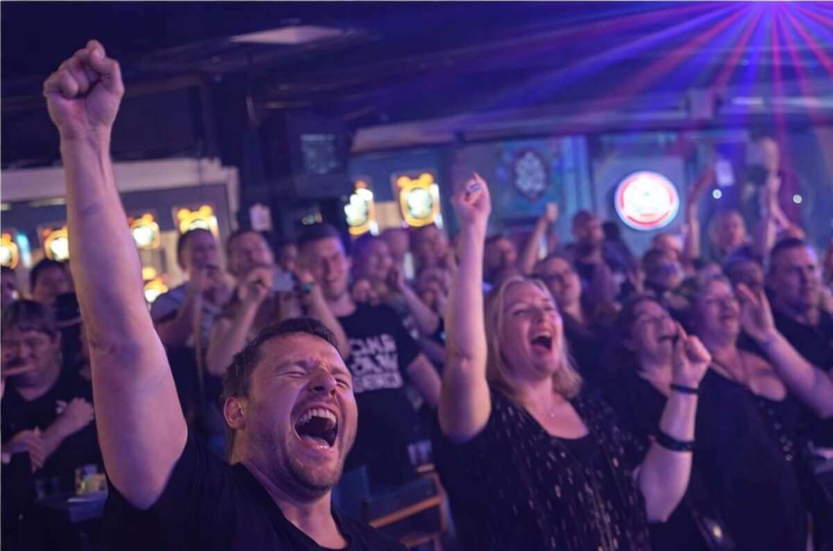 Freitags-Karaoke-Party im Rockschuppen Treysa - KI-generiert | (c) Wildwechsel