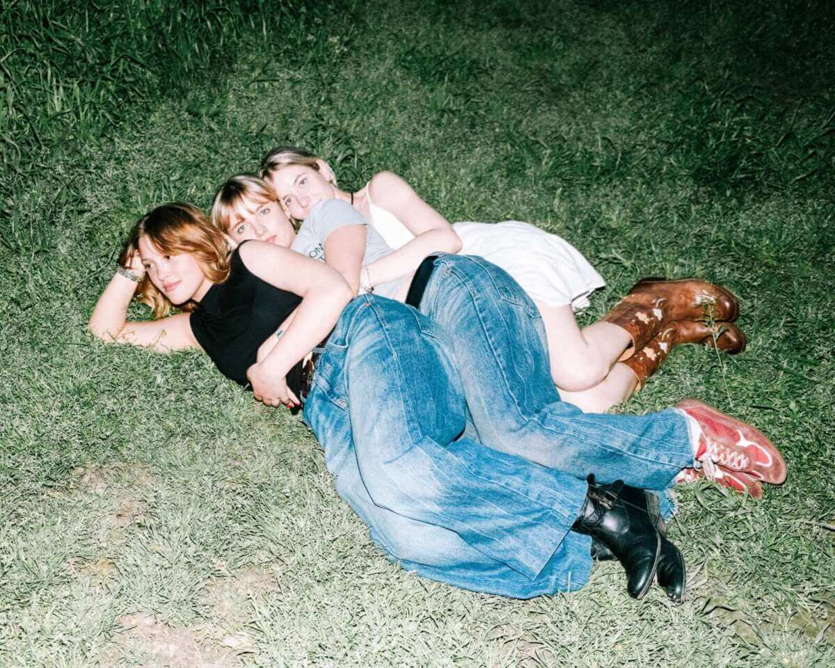 Die Indie-Pop-Band Lovehead beim Fotoshooting – Teil des Line-ups beim AStA Sommerfestival 2026. | (c) Nikolas Rode