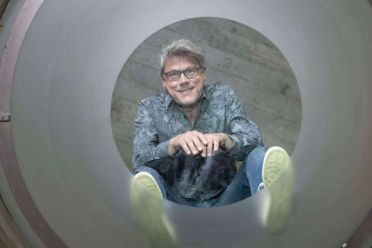 Christoph Sieber mit Augenzwinkern – auf »Weitermachen«-Tour zeigt er in Gudensberg Haltung und Humor mit Tiefgang | (c) T. Kurda