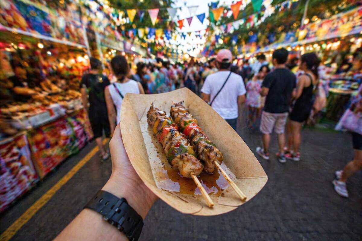 Street-Food-Festival - Motiv | Ki-generiert - (c) Wildwechsel.de