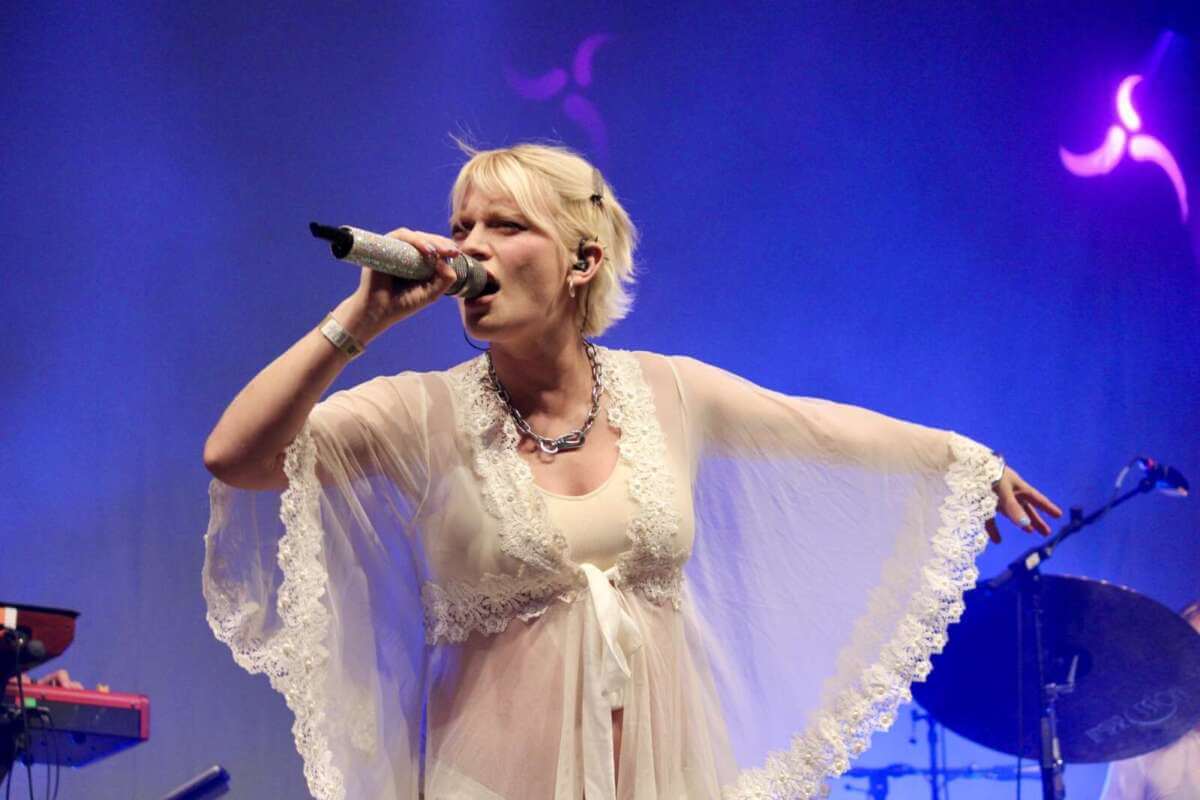 Alli Neumann beim live beim Open Flair 2026 - Samstag - IMG_0409 - Fotograf Alexander Jeppe