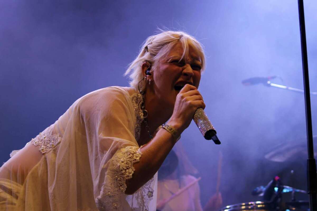 Alli Neumann beim live beim Open Flair 2026 - Samstag - IMG_0418 - Fotograf Alexander Jeppe