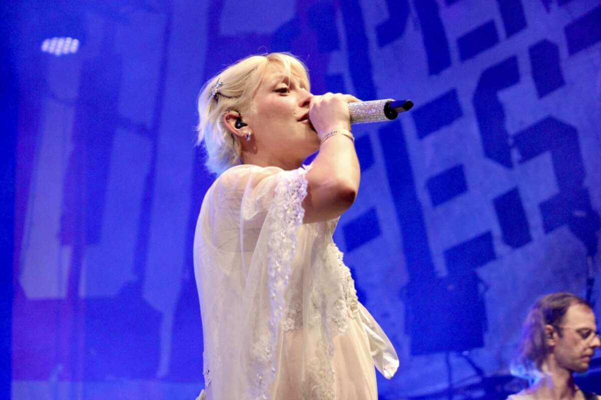 Alli Neumann beim live beim Open Flair 2026 - Samstag - IMG_0432 - Fotograf Alexander Jeppe