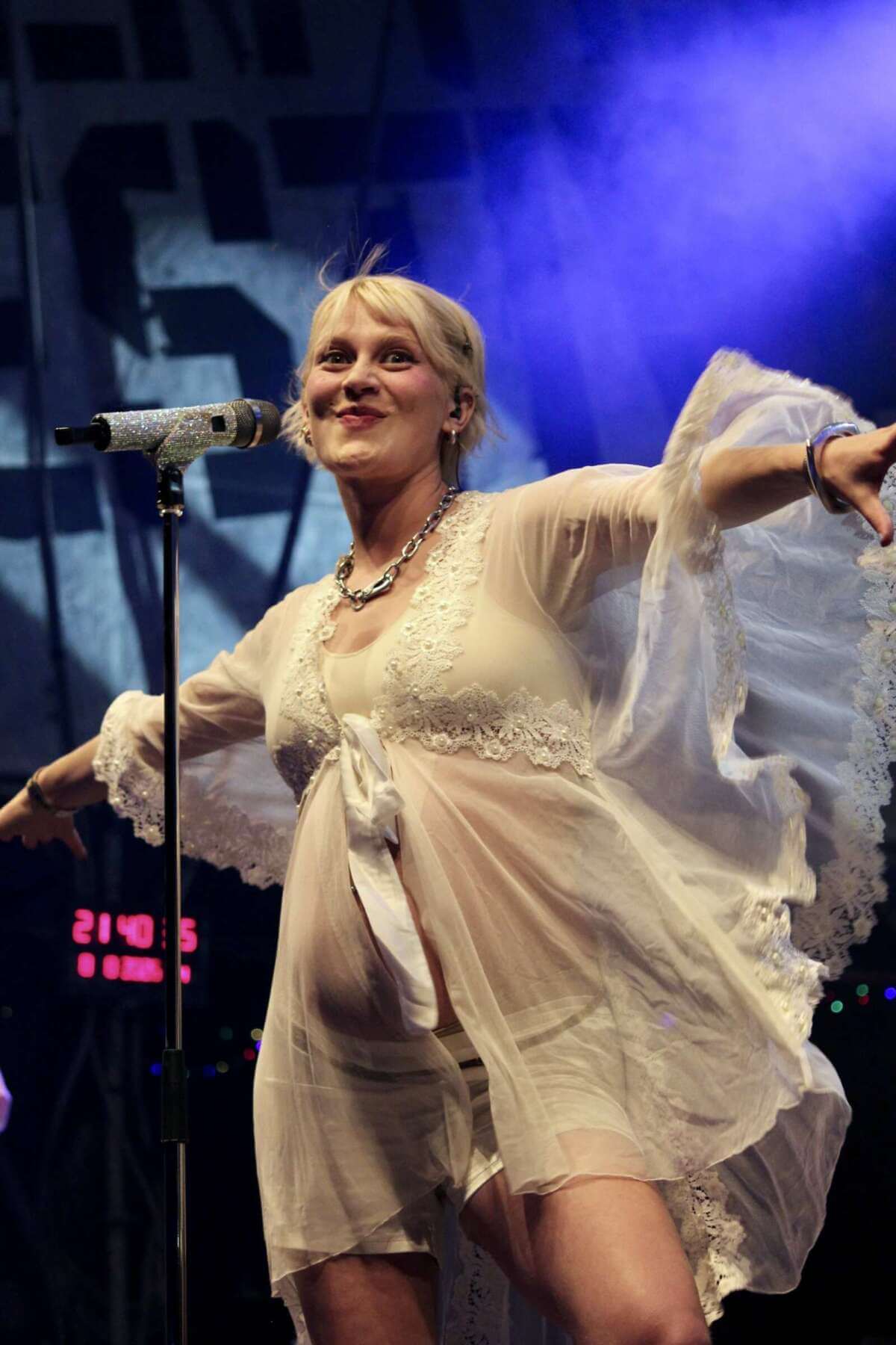 Alli Neumann beim live beim Open Flair 2026 - Samstag - IMG_0558 - Fotograf Alexander Jeppe