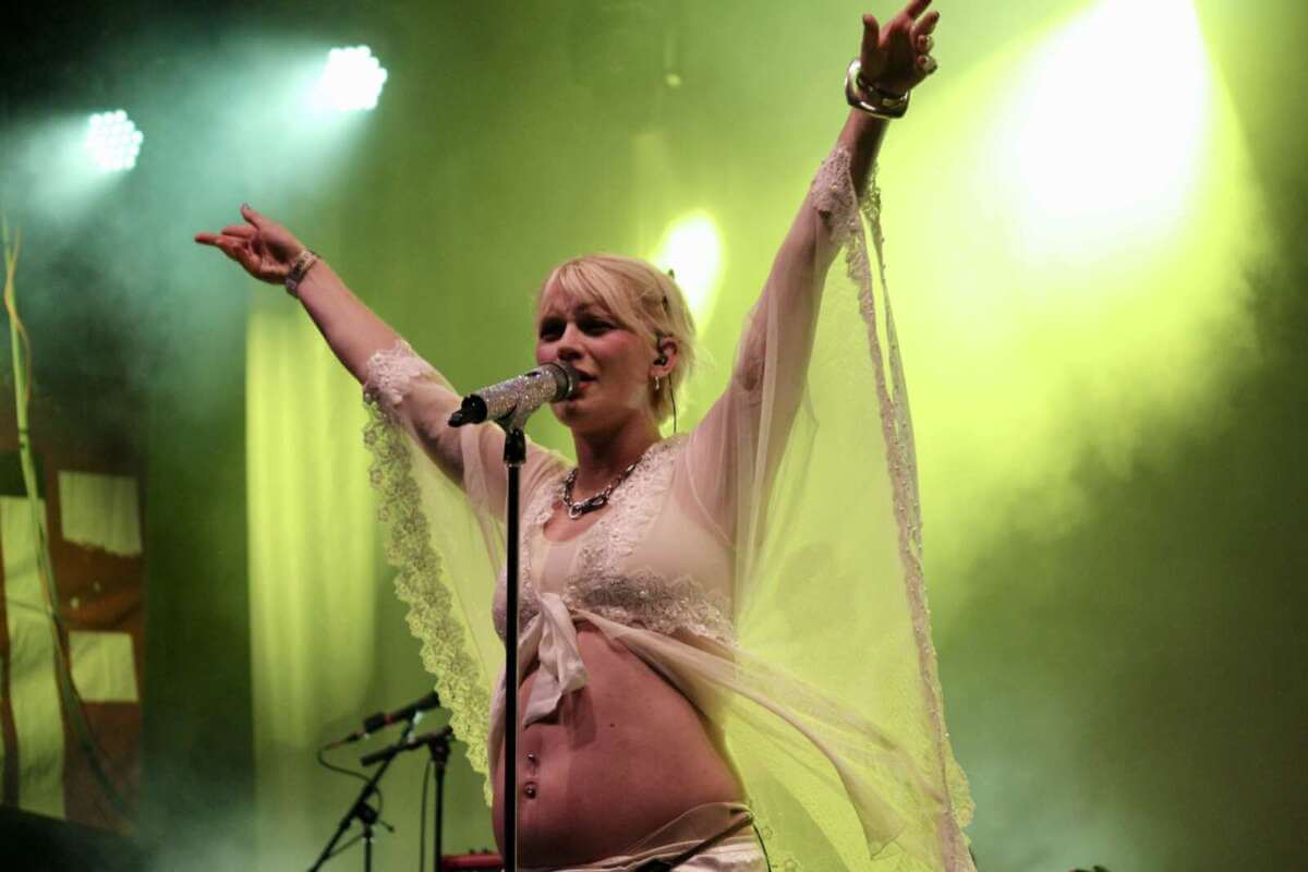 Alli Neumann beim live beim Open Flair 2026 - Samstag - IMG_0626 - Fotograf Alexander Jeppe