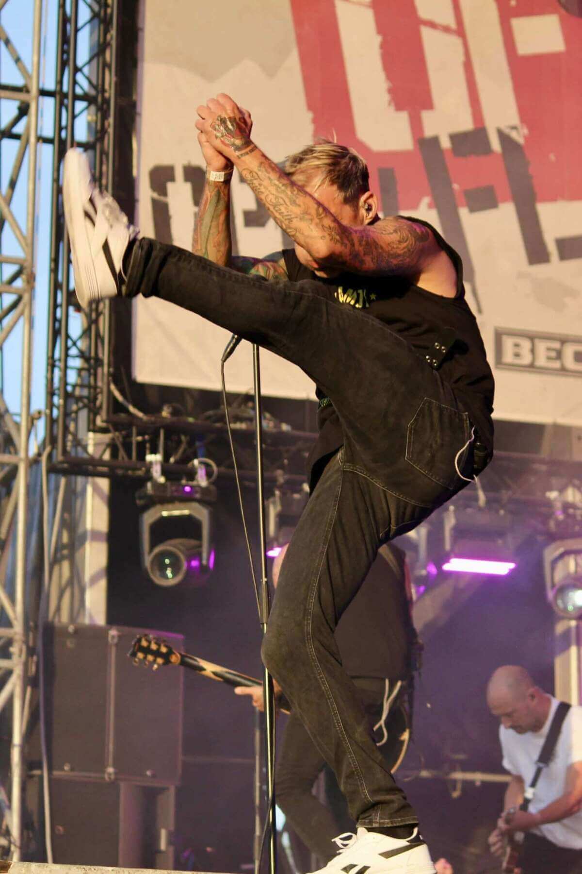 Donots beim live beim Open Flair 2026 - Samstag - IMG_0096 - Fotograf Alexander Jeppe