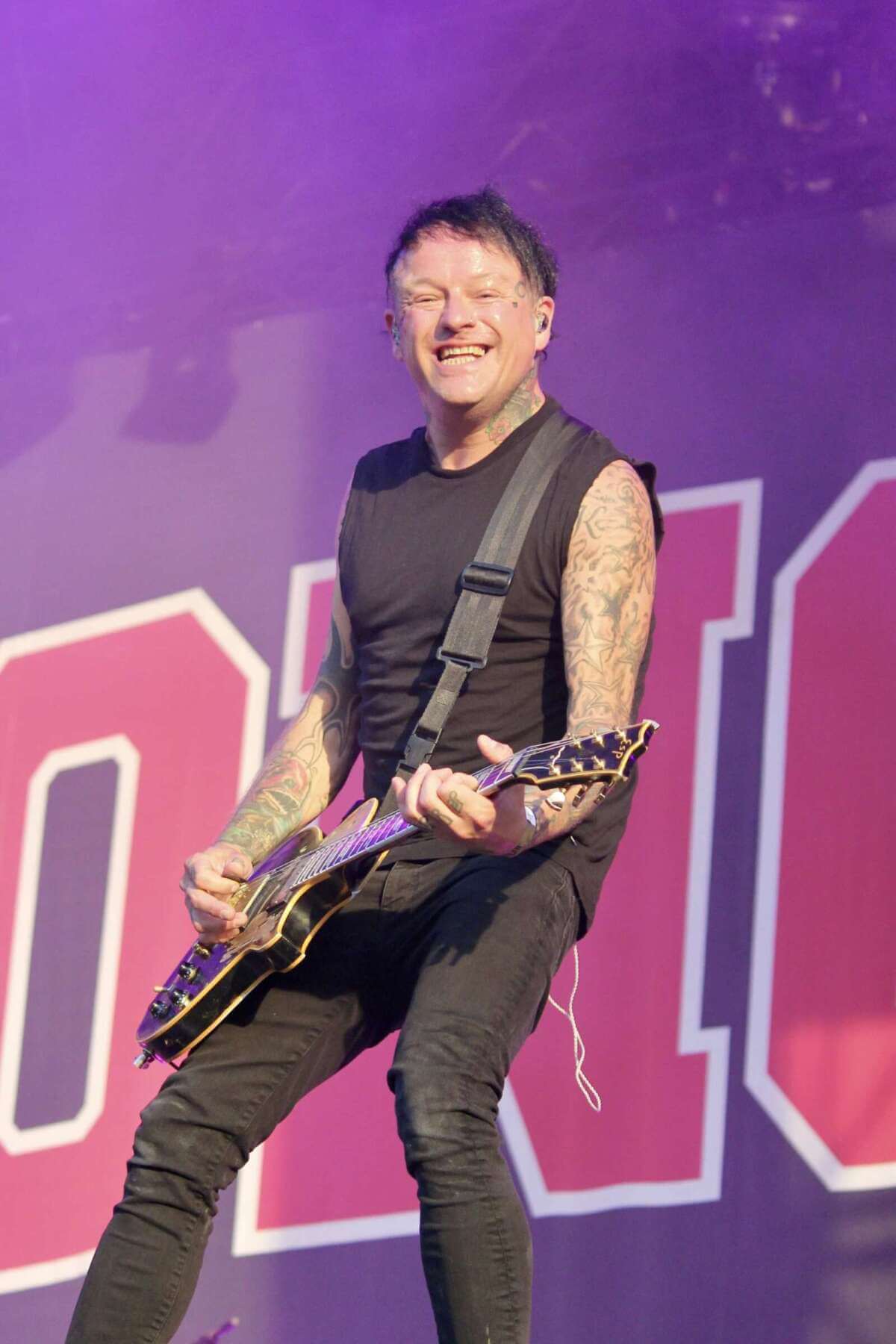 Donots beim live beim Open Flair 2026 - Samstag - IMG_0140 - Fotograf Alexander Jeppe