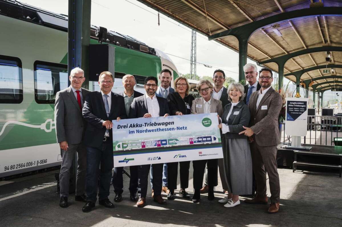 Mobilitätsfest Kassel - Neue Akku-Triebwagen - Gruppenfoto - 2026 - 1 | (c) Nina Skripietz NVV