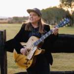 Minnie Marks mit ihrer Gitarre – Künstlerin der Nacht der Gitarren 2026
