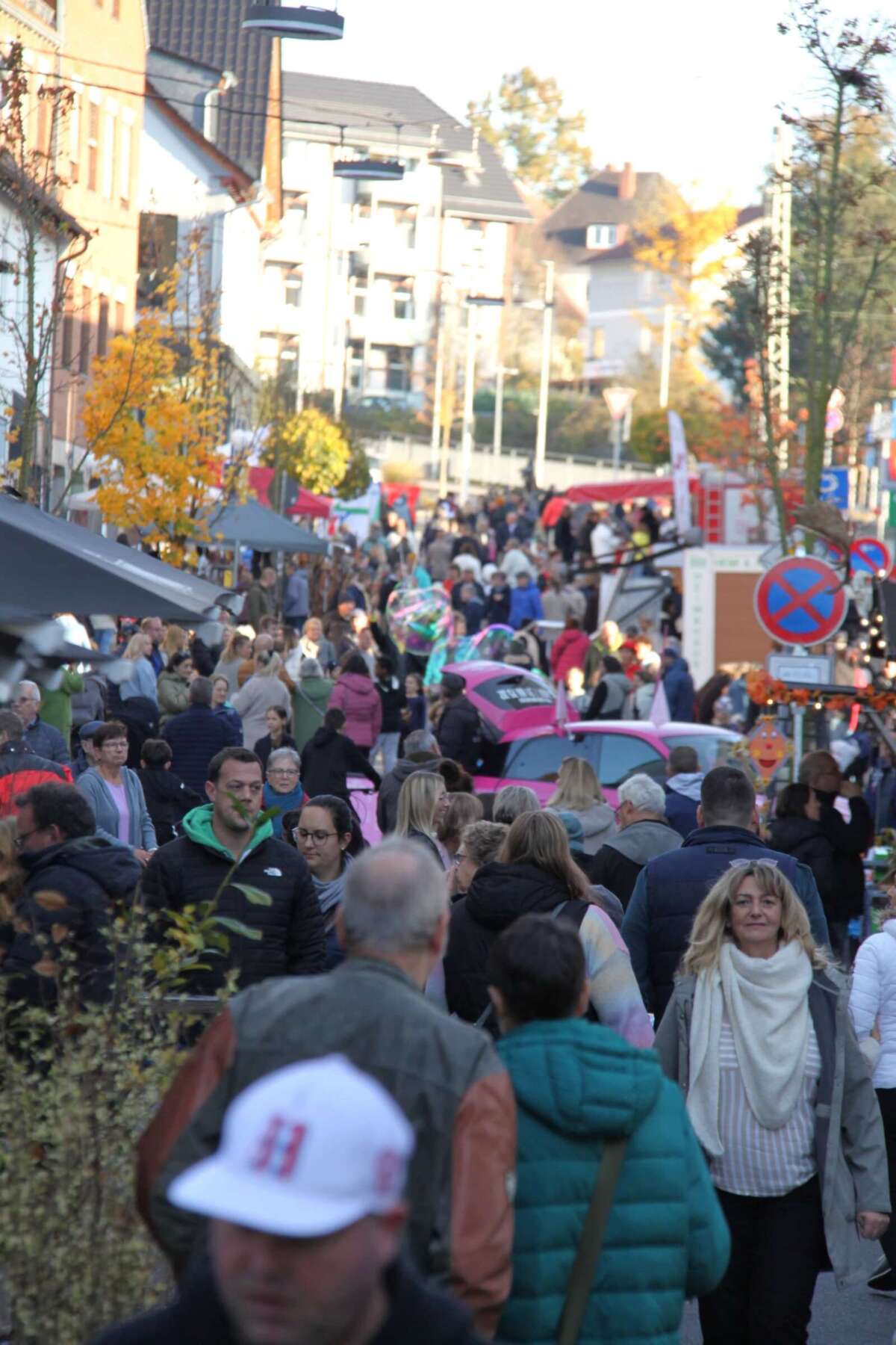 Besucher beim Rotkäppchen-Sonntag in Schwalmstadt-Treysa