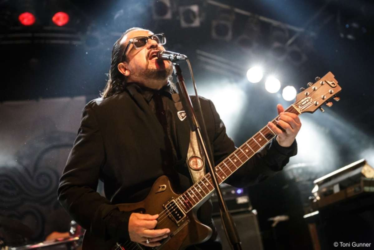 8 Arms To Hold You -Tour 2019 – Tito & Tarantula