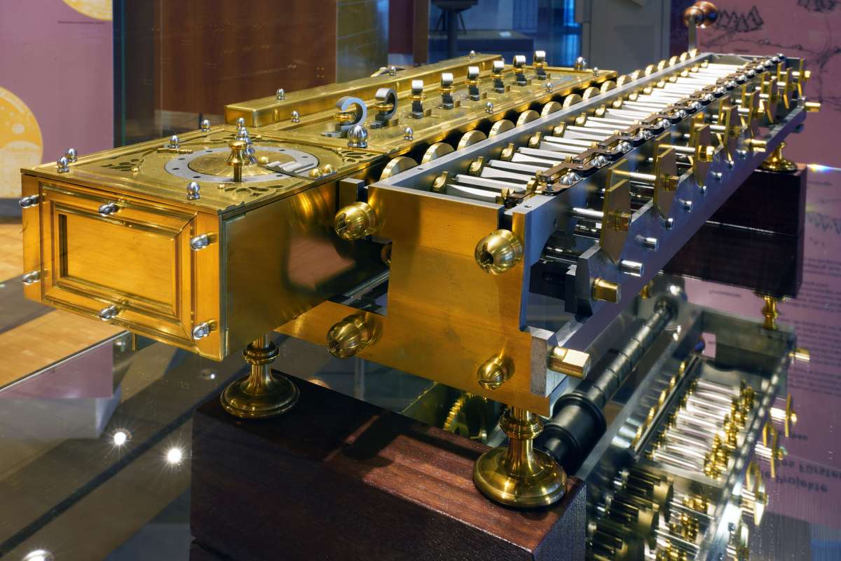Lebniz' Rechenmaschine – Dr. Ariane Walsdorf