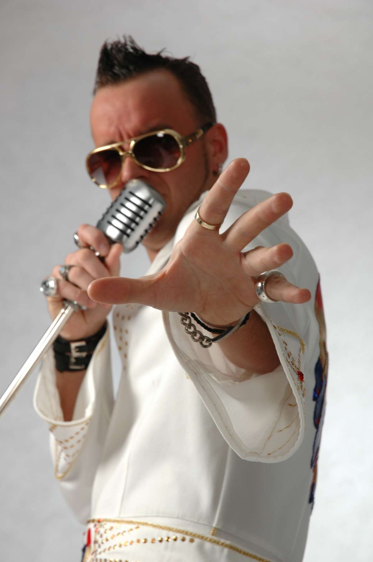 The E!VIS XMAS Show – KING & Michael