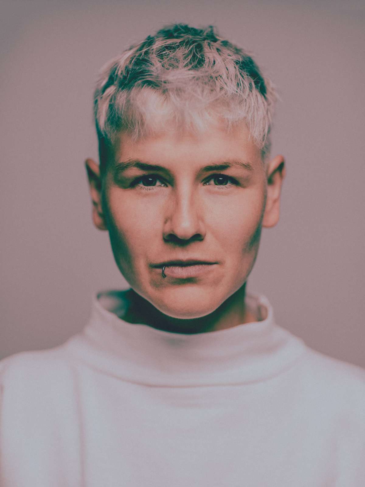 Woman On Stage – Balu, Agatha, DJ Janeway