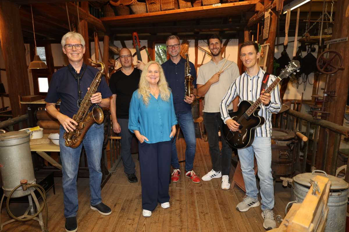 Großes Bild schließen! Different Club