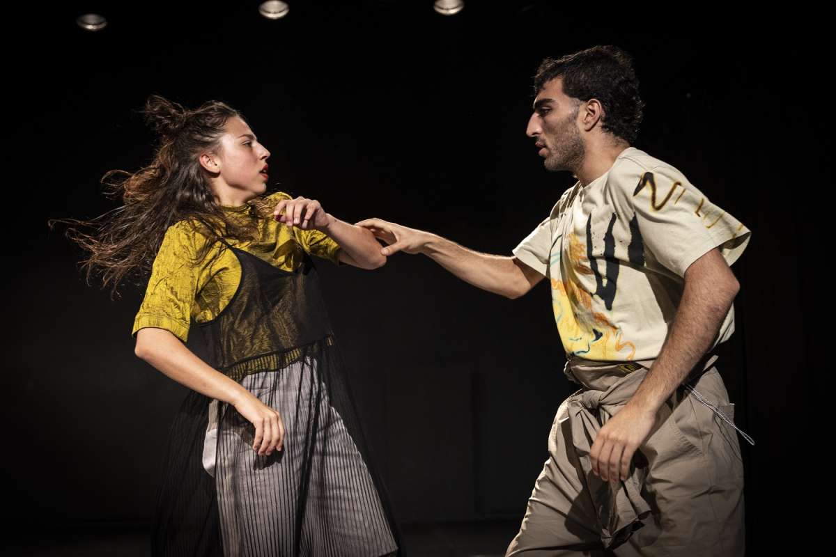 Großes Bild schließen! Embodied Dissent - Tanz in Zeiten des Krieges - Körper im Widerstand