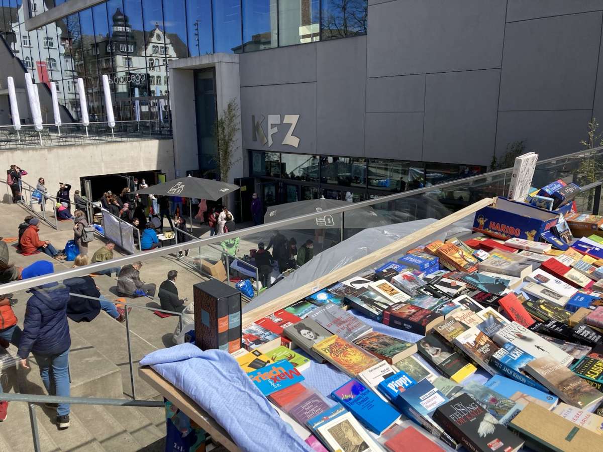 Bücher- und Plattenflohmarkt