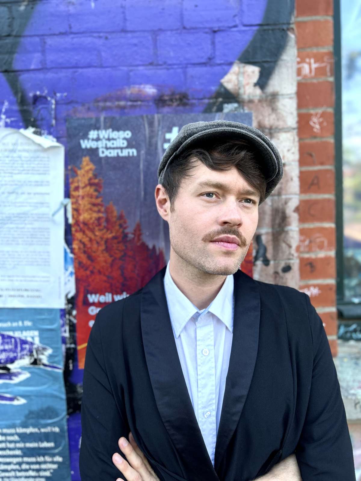 Hinterhofjazzonette chante(tent) Edith Piaf