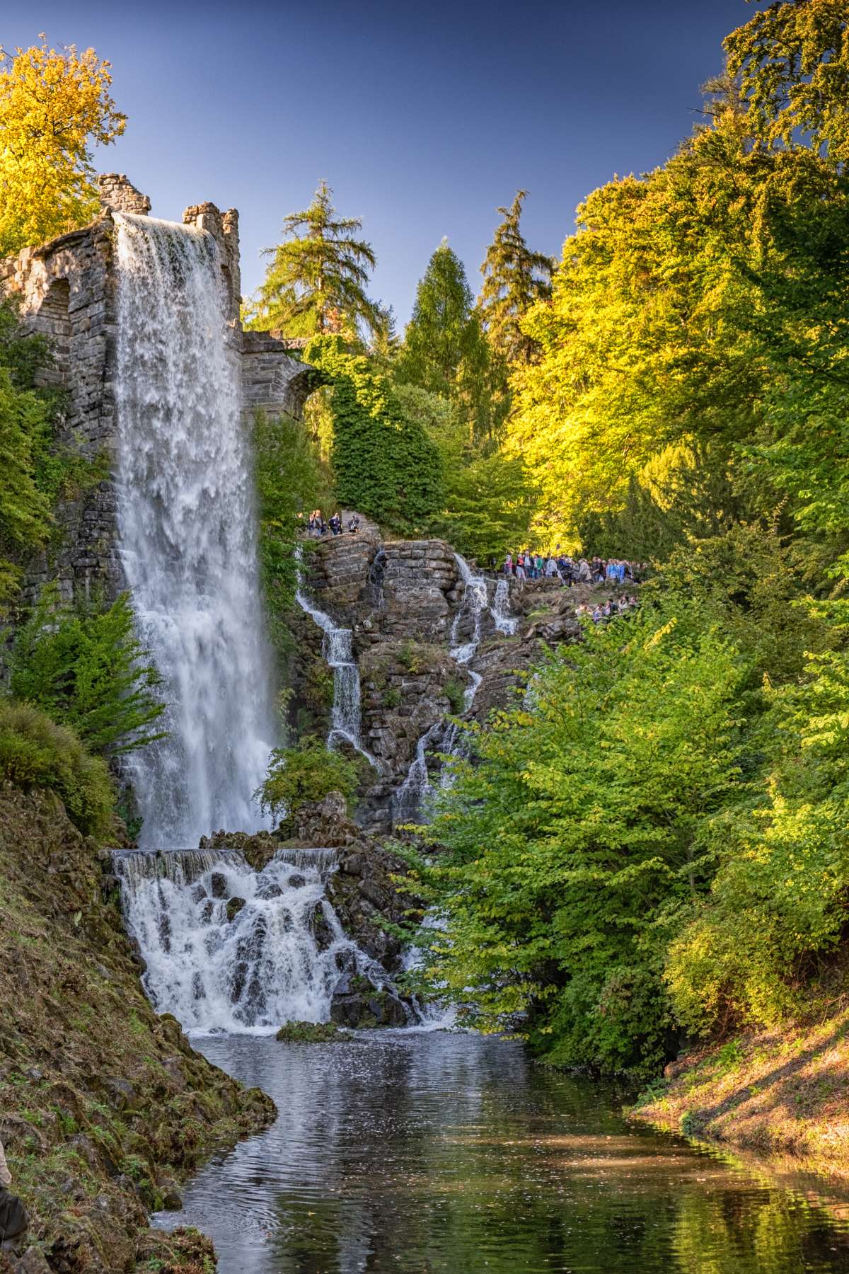 Großes Bild schließen! Beeindruckende Wasserspiele – Führung