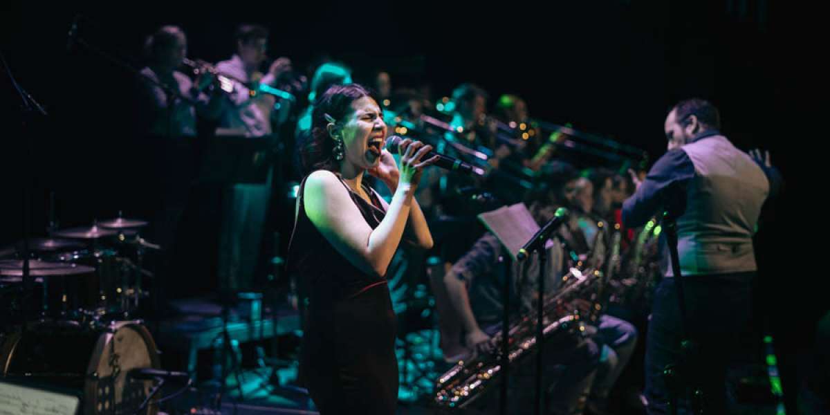 Studi Big Band: Mueva Los Huesos