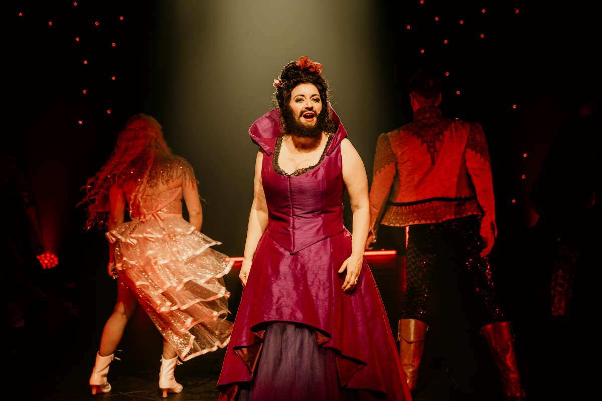 Großes Bild schließen! This is THE GREATEST SHOW! - Die größten Musical Hits aller Zeiten