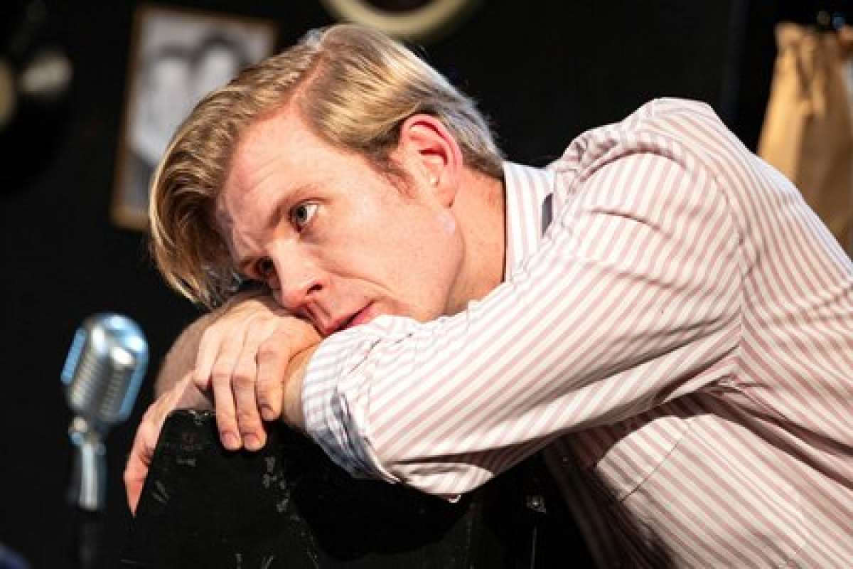 Großes Bild schließen! Great Balls of Fire! - Die Jerry Lee Lewis Story - musikalische One-Man-Show von und mit Justin Hibbeler
