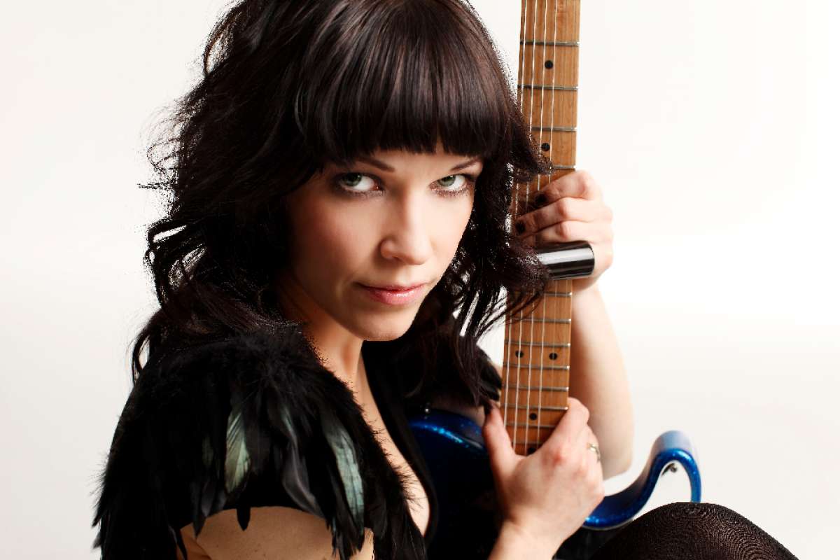 Großes Bild schließen! The Queen of Slide Guitar – Blues-Rock