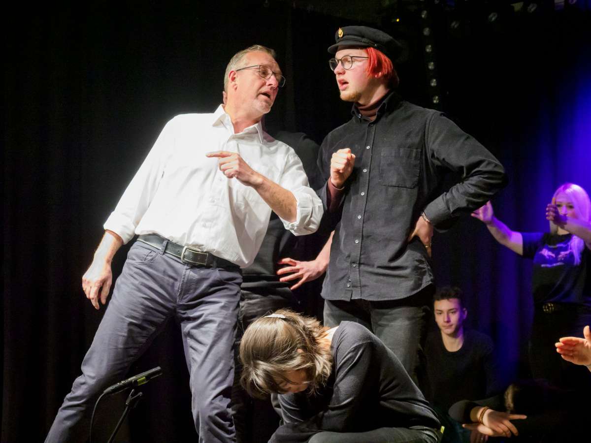 Großes Bild schließen! Bühnenreform - Das Ensemble des Improtheaters Fulda