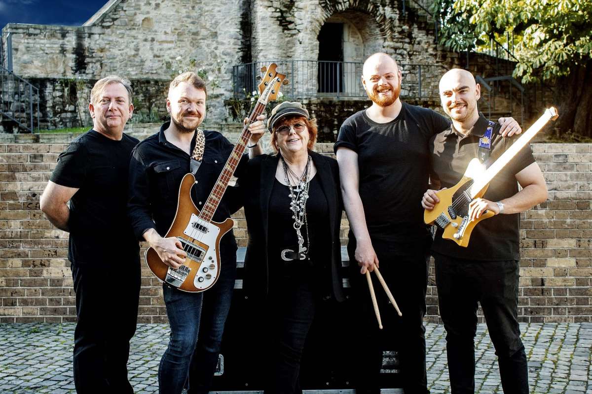 Everytime We Touch Tour 2026 – Maggie Reilly, Special Guest: Julia Neigel & Band